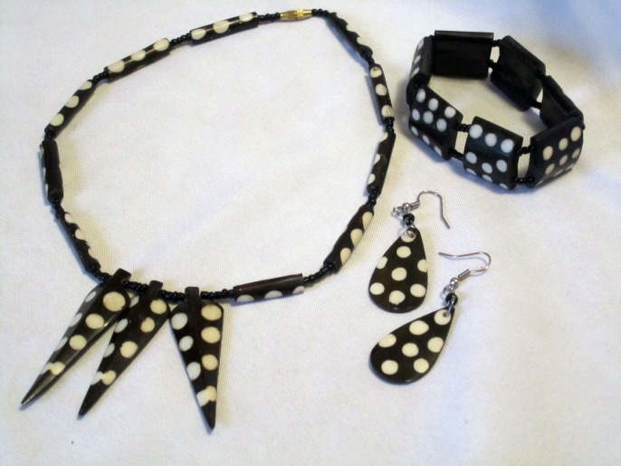 necklace set b  w black dots 3 spears .jpg